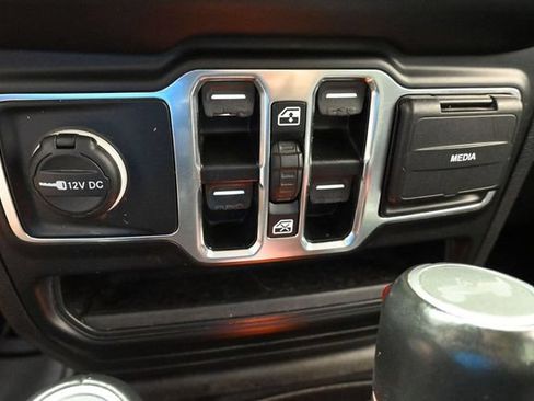 Used 2022 Jeep Wrangler Unlimited Sahara AWD/4WD image 42