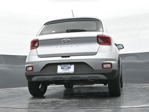 Used 2024 Hyundai Venue SEL image 44