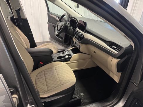 Used 2021 Ford Escape SE image 16
