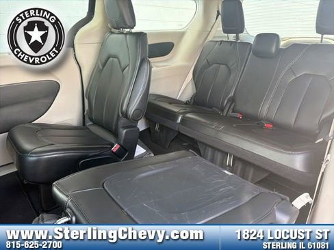 Used 2024 Chrysler Pacifica Touring-L FWD image 27