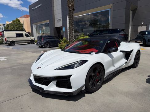 Used 2023 Chevrolet Corvette Z06 w/ Z07 Performance Package image 1