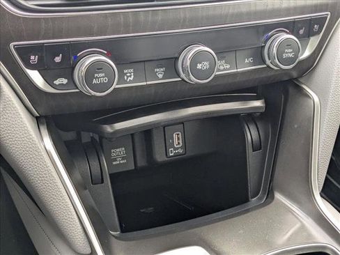 Used 2018 Honda Accord Touring image 15