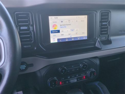 Used 2022 Ford Bronco Wildtrak image 24