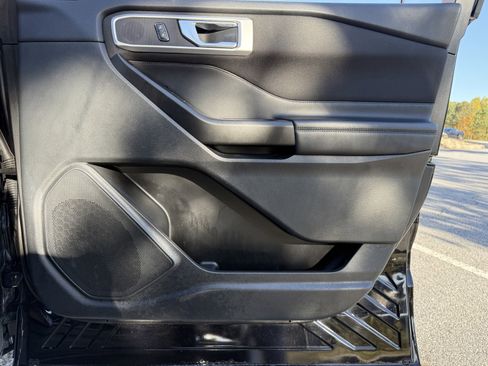 Used 2020 Ford Explorer XLT image 44