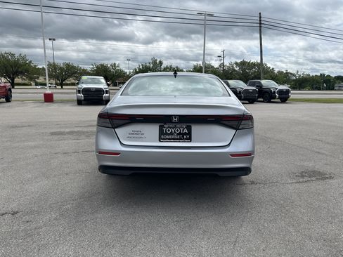 Used 2025 Honda Accord SE image 6