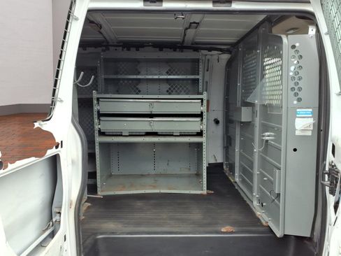 Used 2015 Chevrolet Express 2500 RWD image 22