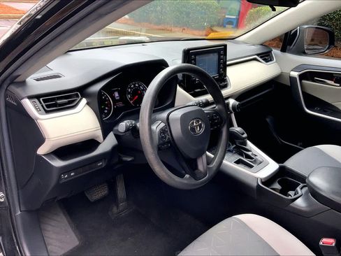 Used 2020 Toyota RAV4 XLE image 17