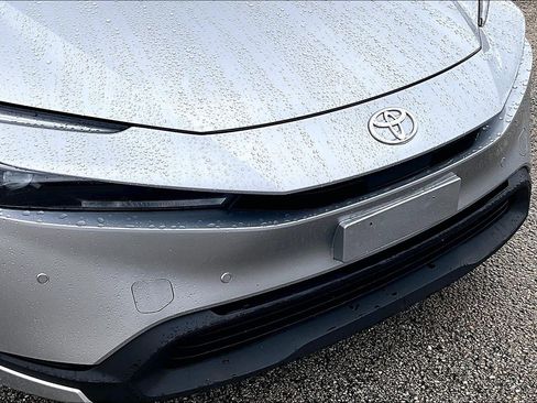 Used 2025 Toyota Prius LE FWD image 31
