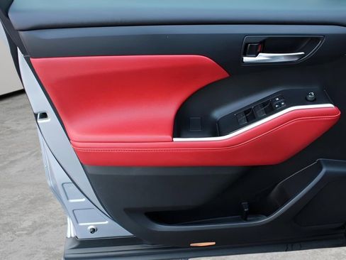 Used 2021 Toyota Highlander XSE image 19