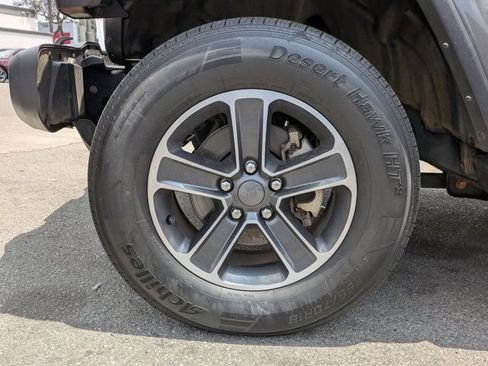 Used 2023 Jeep Wrangler Unlimited Sahara AWD/4WD image 31