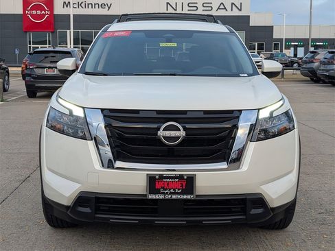 Certified 2024 Nissan Pathfinder SV image 6