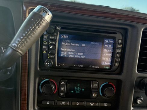 Used 2004 Cadillac Escalade AWD image 9