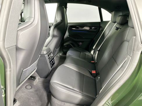 Certified 2025 Porsche Macan Electric image 26