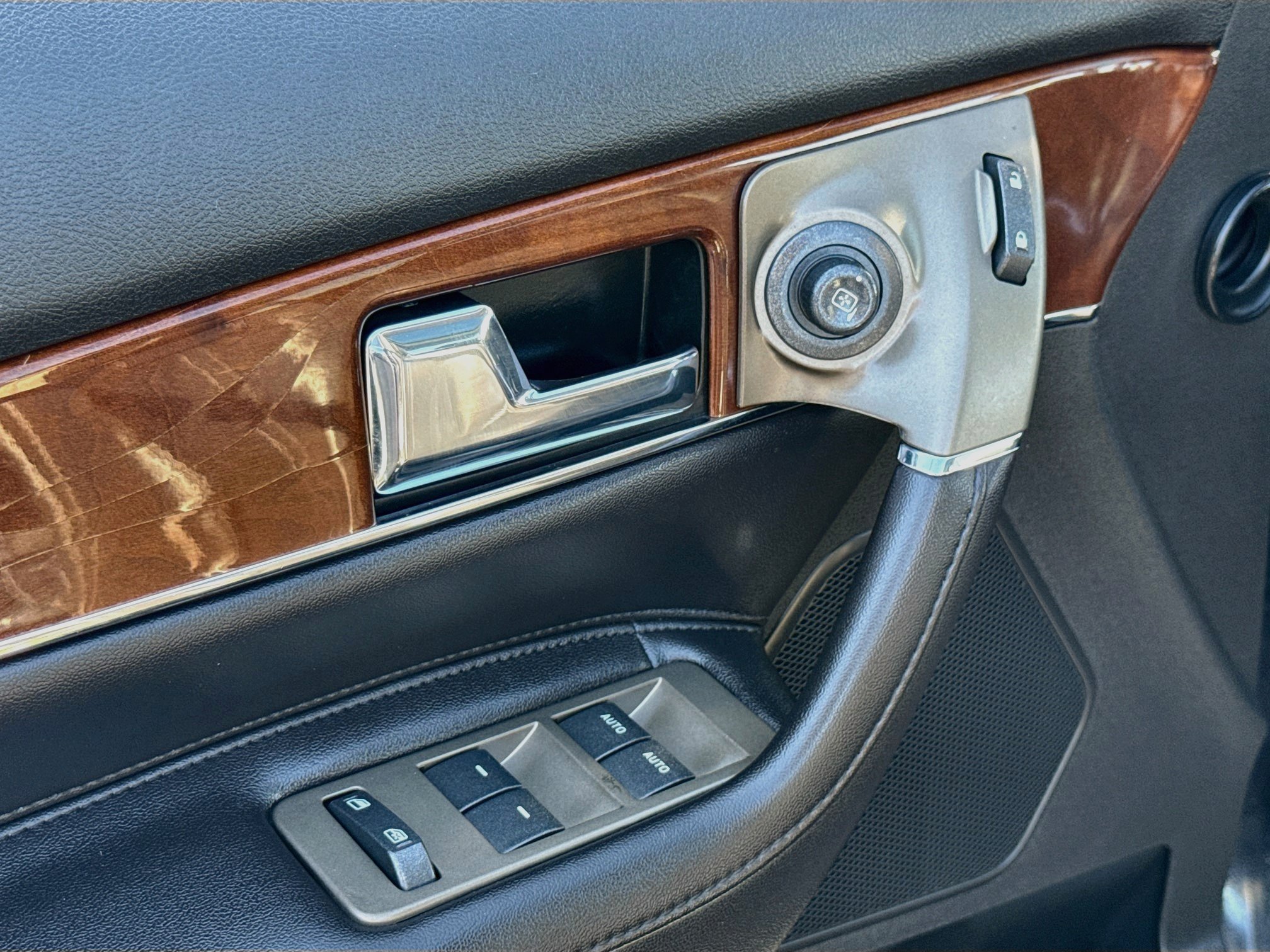 Used 2013 Lincoln MKX AWD image 10