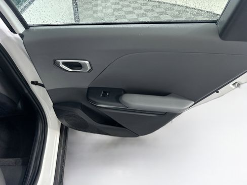 Used 2025 Kia K4 LXS image 28