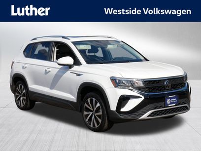 Certified 2023 Volkswagen Taos SE w/ Panoramic Sunroof Package