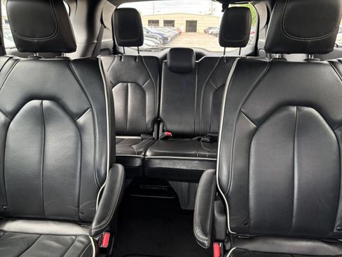 Used 2025 Chrysler Pacifica Limited FWD image 43