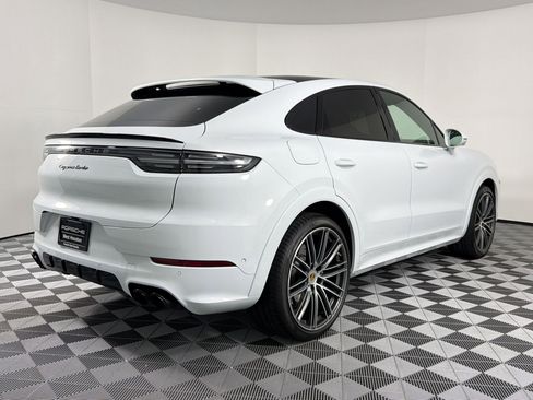 Used 2023 Porsche Cayenne Turbo image 9
