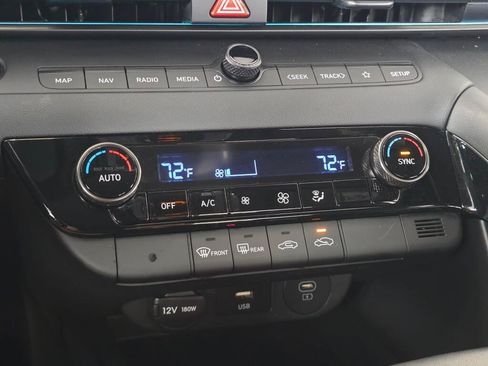 Used 2025 Hyundai Elantra SEL FWD image 27