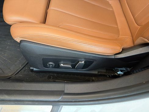 Used 2024 BMW 330i Sedan w/ Convenience Package RWD image 7