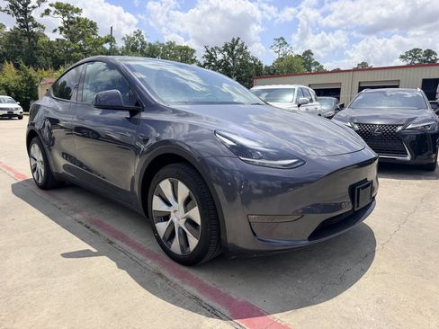 Used 2023 Tesla Model Y Long Range AWD/4WD image 3