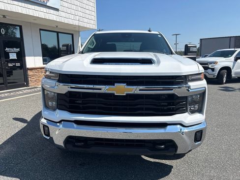 Used 2025 Chevrolet Silverado 2500 LT w/ Convenience Package AWD/4WD image 9