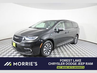 Used 2023 Chrysler Pacifica Limited