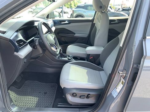 Used 2022 Volkswagen Taos SE w/ Panoramic Sunroof Package AWD/4WD image 17