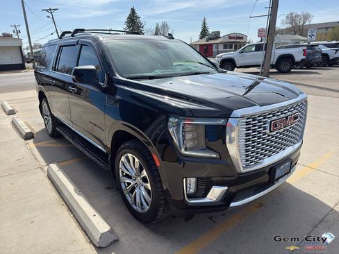 Used 2023 GMC Yukon XL Denali AWD/4WD image 4