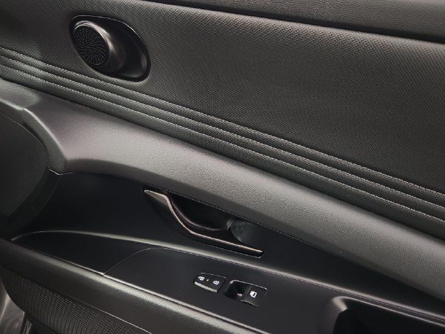 Certified 2025 Hyundai Elantra SEL FWD image 13