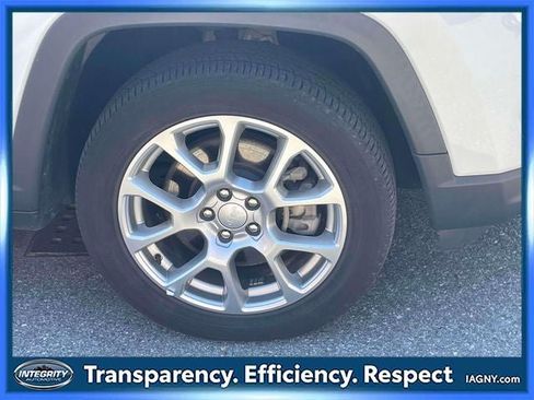 Used 2023 Jeep Compass Latitude AWD/4WD image 9