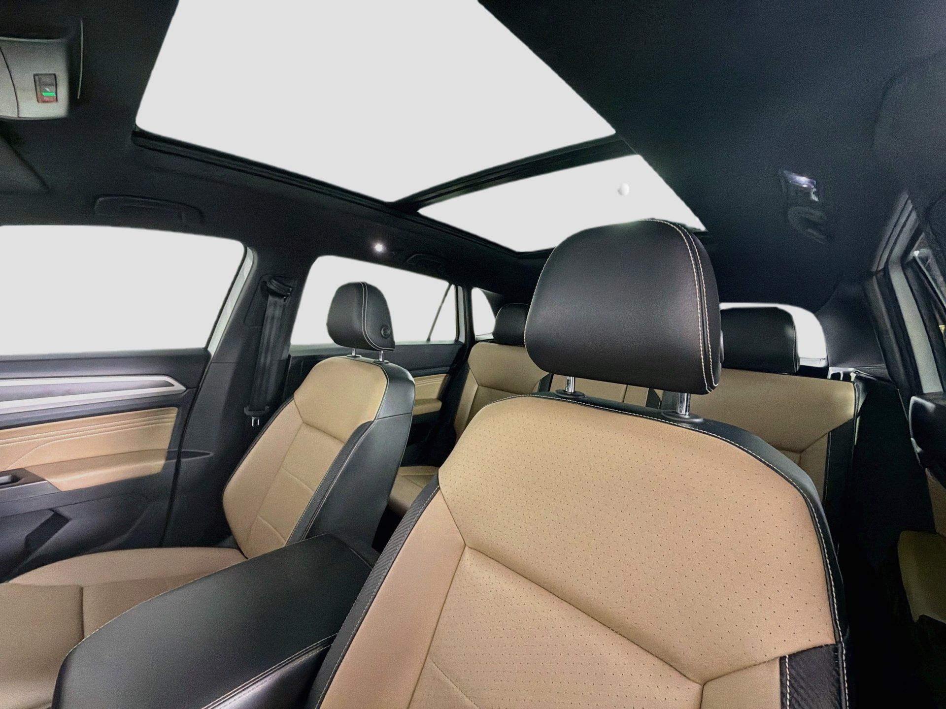 Used 2022 Volkswagen Atlas Cross Sport SE FWD image 20