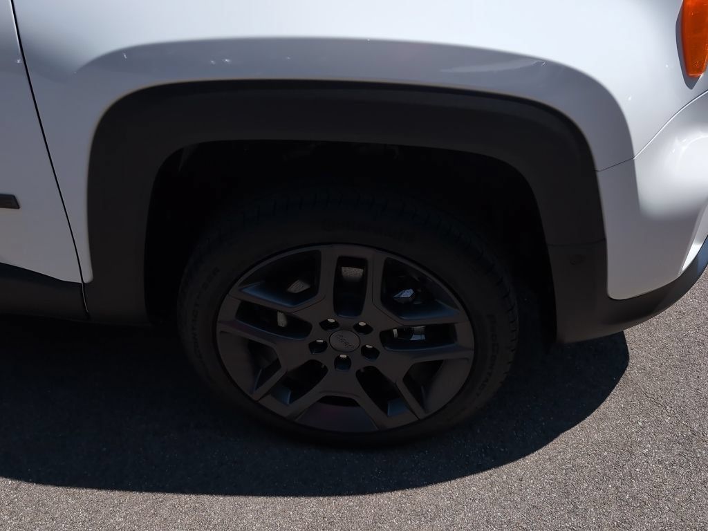 Used 2021 Jeep Renegade Latitude w/ Luxury Group II AWD/4WD image 3