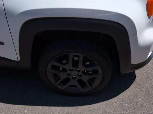 Used 2021 Jeep Renegade Latitude w/ Luxury Group II AWD/4WD image 3