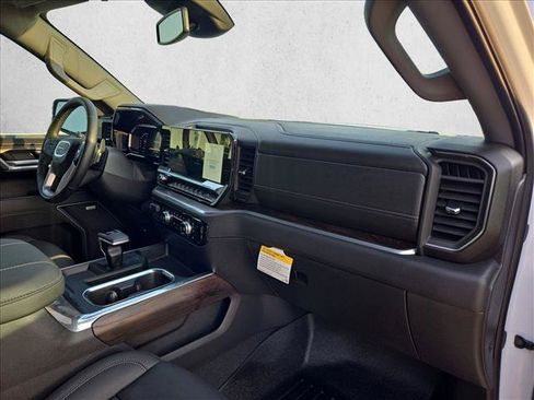 Used 2026 GMC Sierra 1500 SLT AWD/4WD image 19