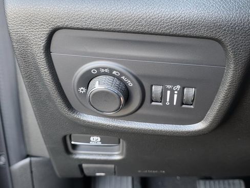 New 2025 Jeep Grand Cherokee Altitude RWD image 25