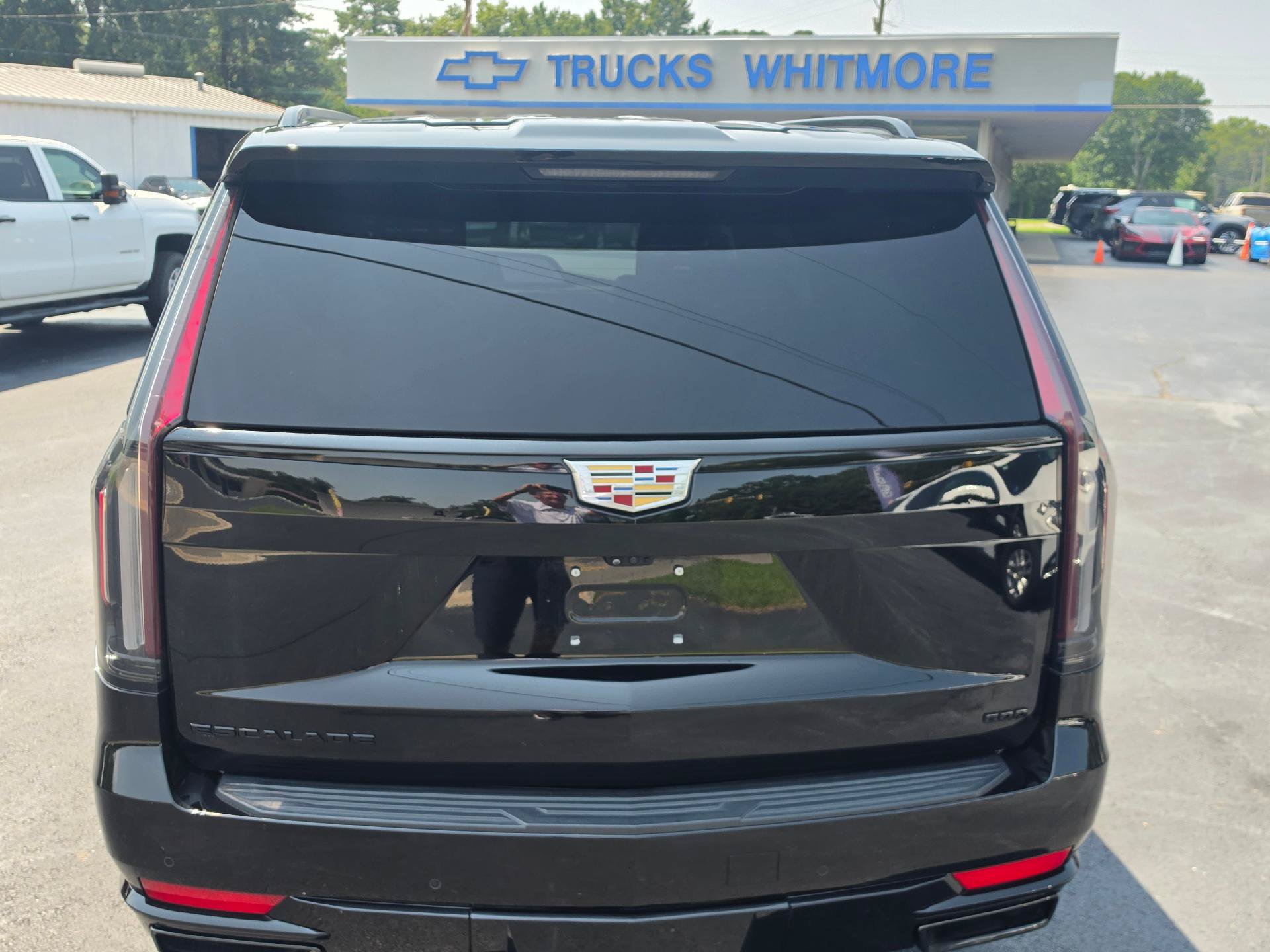 Used 2024 Cadillac Escalade ESV Sport w/ LPO, ONYX Package AWD/4WD image 4