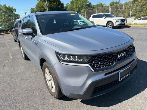 Used 2023 Kia Sorento LX FWD image 3