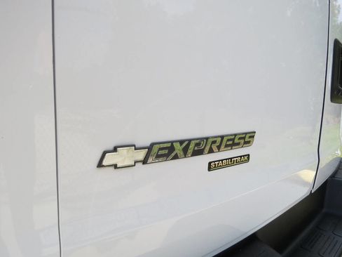 Used 2016 Chevrolet Express 3500 image 13