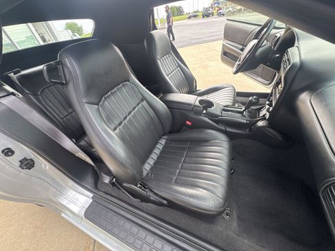 Used 2002 Chevrolet Camaro Z28 w/ SS Performance/Appearance Pkg RWD image 15