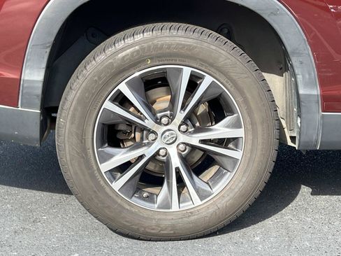 Used 2019 Toyota Highlander LE FWD image 7