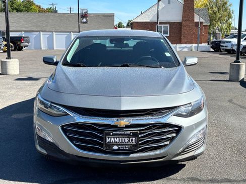 Used 2025 Chevrolet Malibu LT FWD image 2