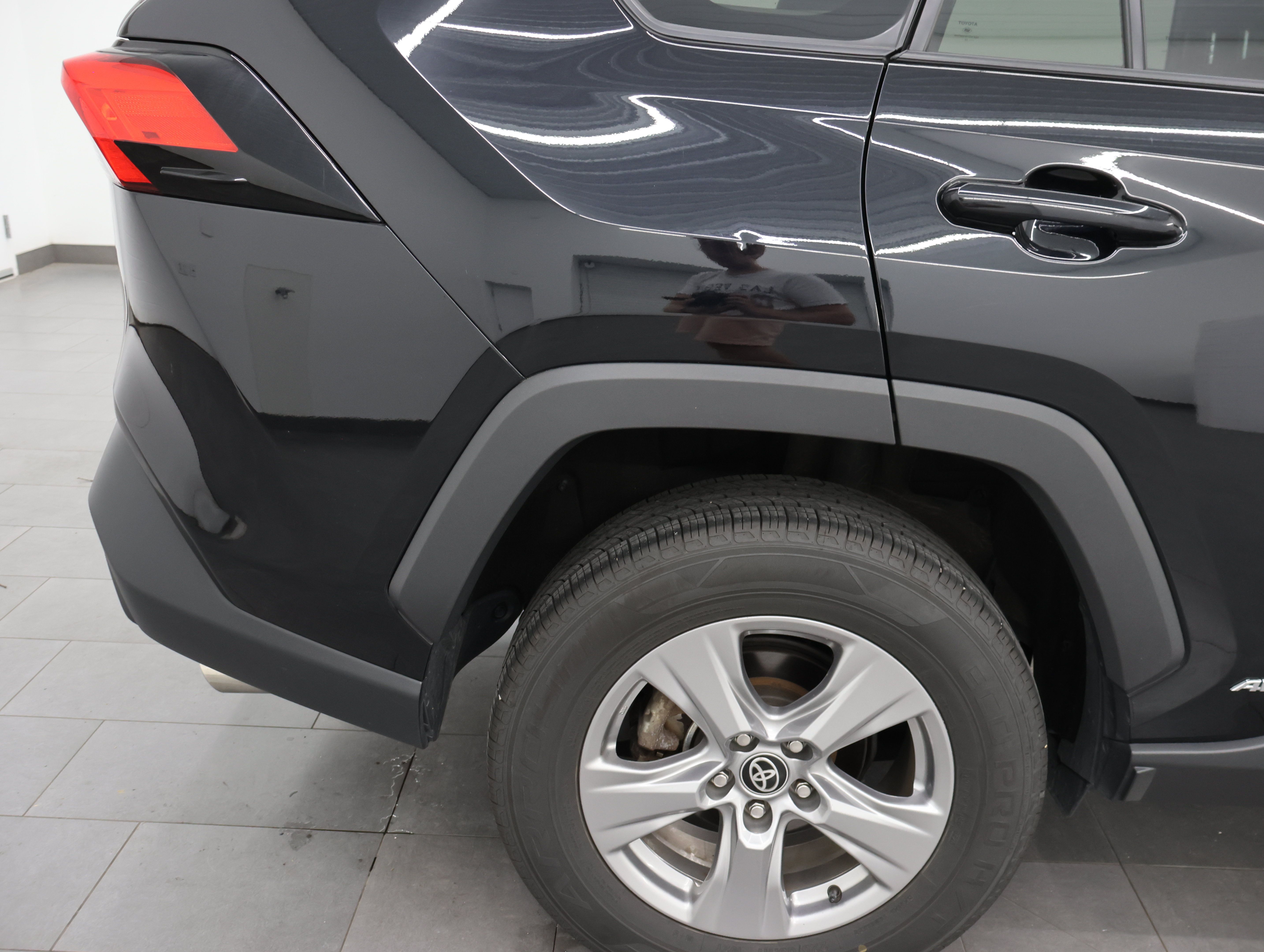 Used 2025 Toyota RAV4 LE AWD/4WD image 24
