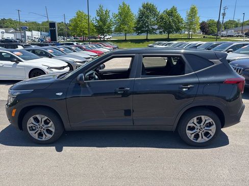 Used 2024 Kia Seltos LX AWD/4WD image 3
