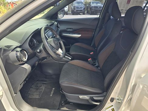 Used 2019 Nissan Kicks SR w/ Exterior Package image 12