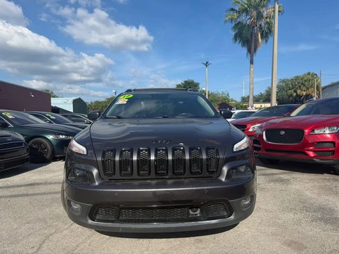 Used 2017 Jeep Cherokee High Altitude w/ Technology Group FWD image 2
