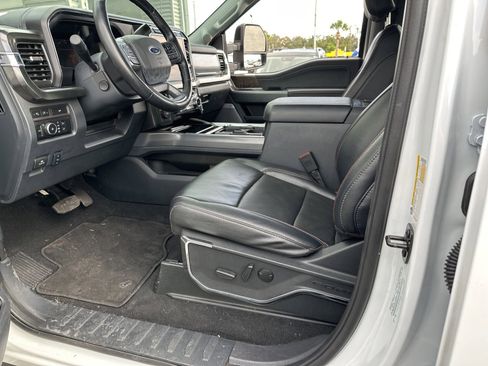 Used 2024 Ford F450 Lariat image 4