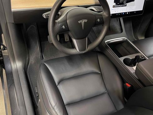 Used 2025 Tesla Model Y Long Range AWD/4WD image 26