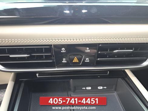 Used 2024 Volkswagen Atlas SE FWD image 20