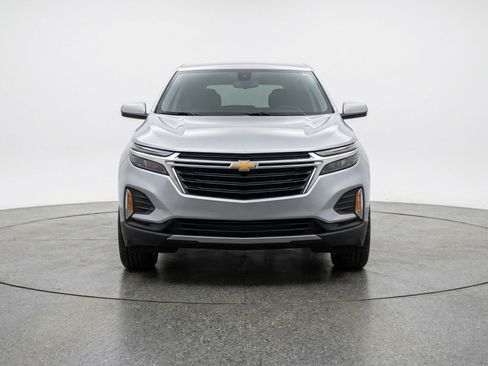 Used 2025 Chevrolet Equinox LT image 2